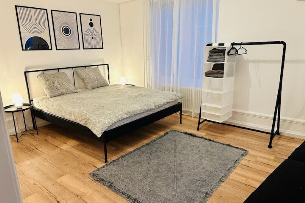 3 chambres, fer et planche à repasser, Wi-Fi, draps fournis