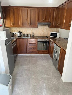 Villa | Eigene Küche | Kühlschrank, Mikrowelle, Ofen, Herdplatte