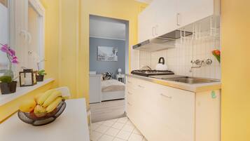 Microwave, dishwasher, cookware/dishes/utensils