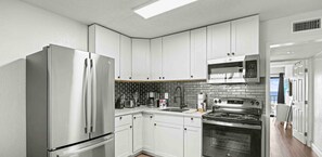 Fridge, microwave, oven, stovetop - Beachfront Beauty: 1BR Gem on Okaloosa Island (Fort Walton Beach)