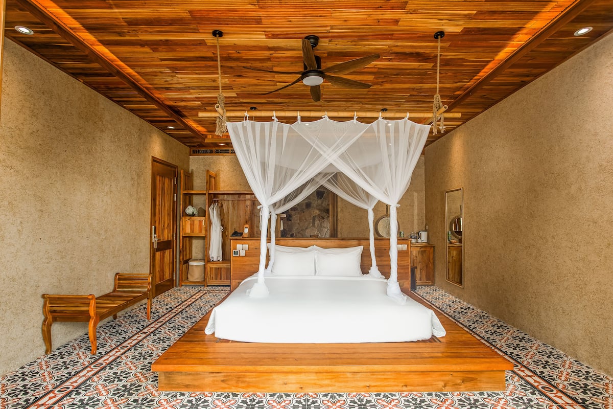 Premium Bungalow with Balcony | 1 bedroom, premium bedding, minibar, in-room safe