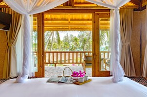 Premium Ocean Breeze with Ocean View | 1 bedroom, premium bedding, minibar, in-room safe