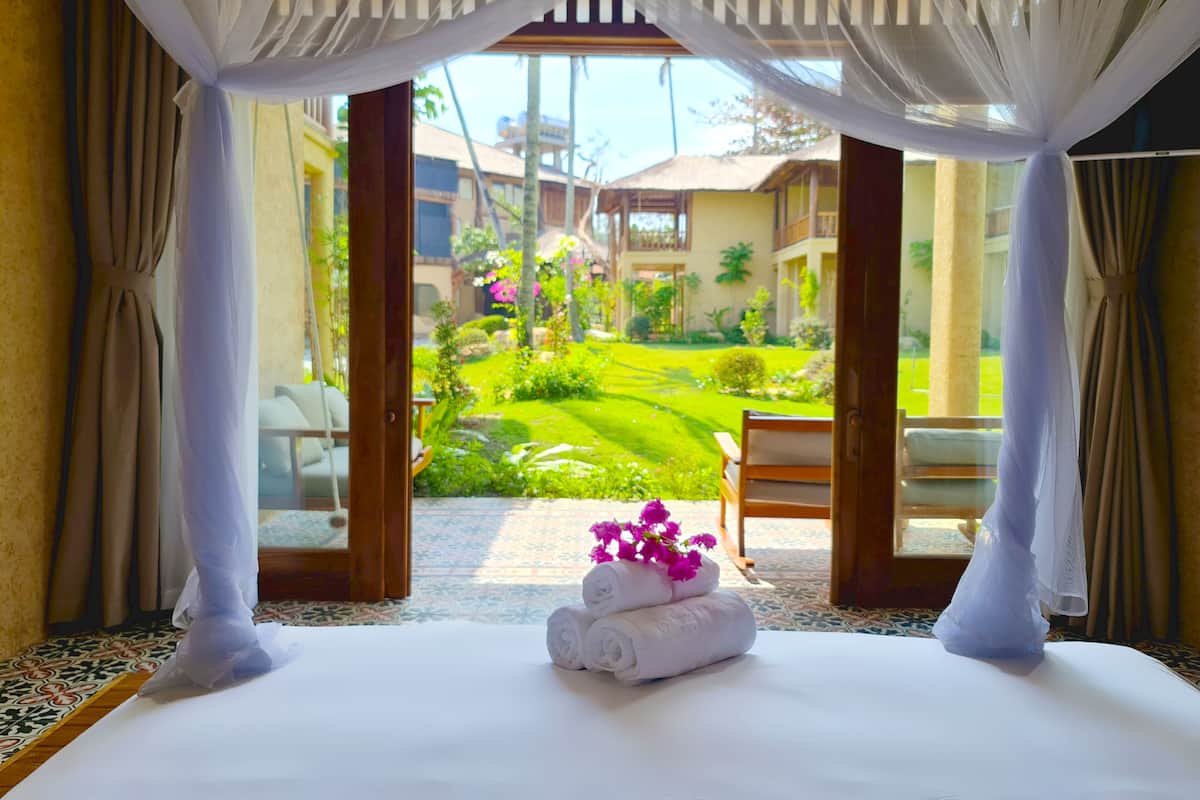 Premium Ocean Breeze with Garden View | 1 bedroom, premium bedding, minibar, in-room safe