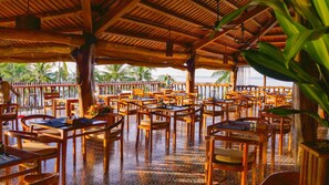 Bao gồm bữa sáng buffet hàng ngày