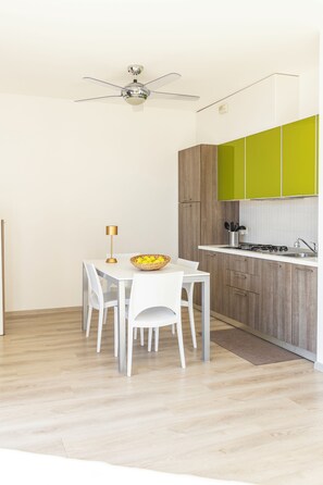 Dining - Ground floor "family" apartment with two bedrooms and one bathroom, adjacent to the pool and garden (Vercana)
