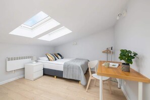 2 slaapkamers, een strijkplank/strijkijzer, wifi, beddengoed