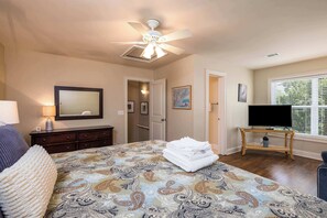 Iron/ironing board, free WiFi, bed sheets - 514 Remora Dr - Private Lakefront View (Fripp Island)
