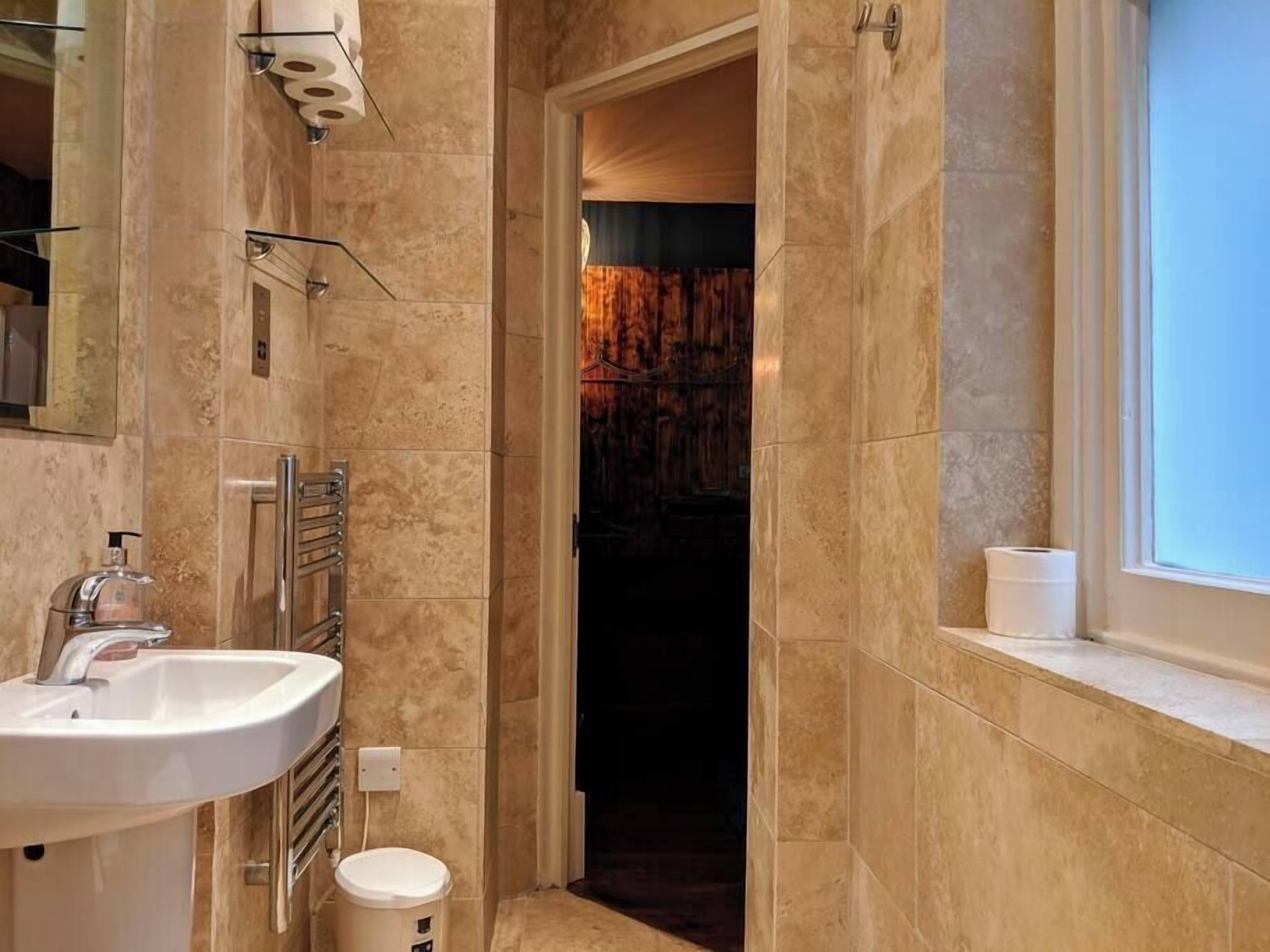 Shower, hair dryer, towels, shampoo