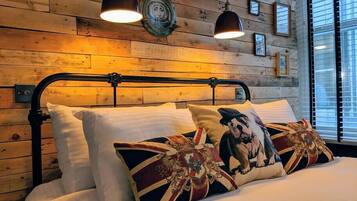 2 habitaciones, escritorio, tabla de planchar con plancha y wifi