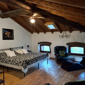 4 soverom, skrivebord, strykejern/-brett og wi-fi