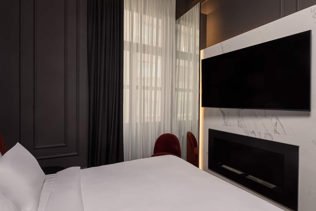 Icon Premium Suite with Balcony | 1 slaapkamer, hypoallergeen beddengoed, een minibar