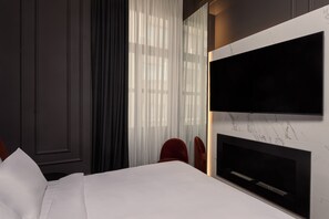 Hypo-allergenic bedding, minibar, in-room safe, individually decorated