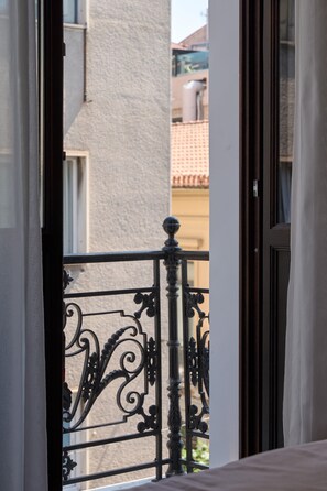 Hypo-allergenic bedding, minibar, in-room safe, individually decorated