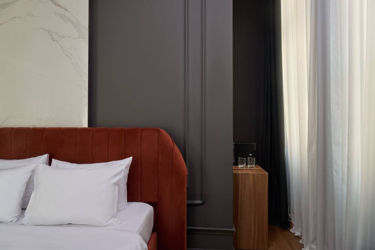 1 bedroom, hypo-allergenic bedding, minibar, in-room safe