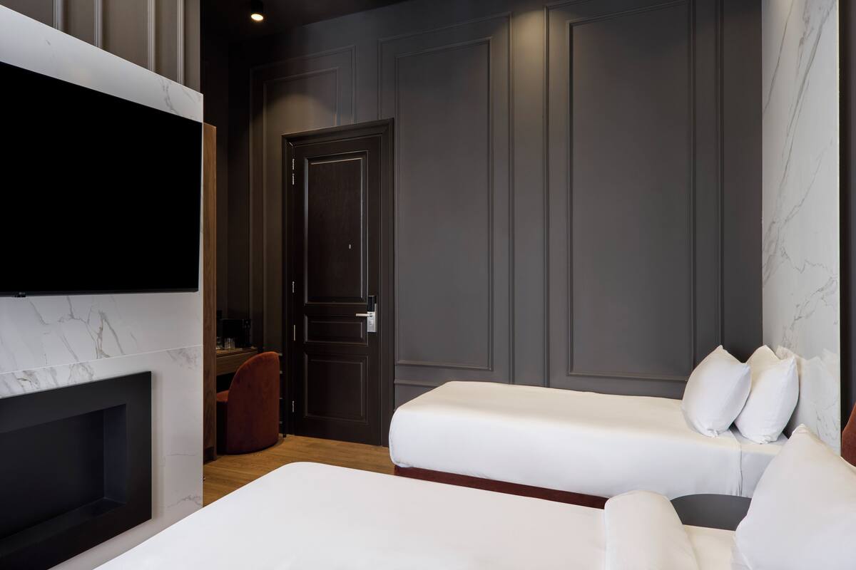 Icon Superior Suite with Balcony | 防过敏的被褥、迷你吧、客房内保险箱、遮光窗帘