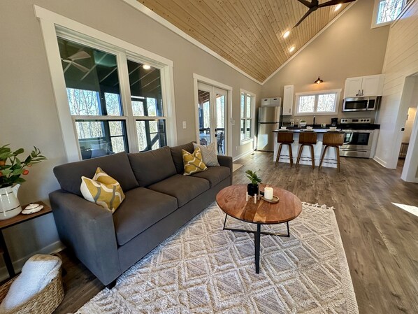 Interior - Mountain Mama at The Retreat at Sunset Bluff (Monteagle)