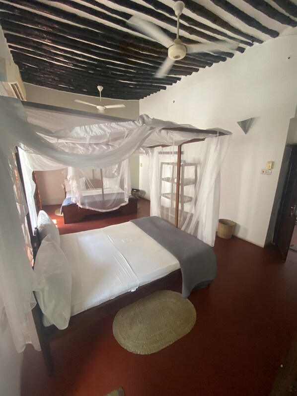 3 bedrooms, WiFi, bed sheets - Property at the heart of stone town close to everything a minute from the beach (Zanzibar)
