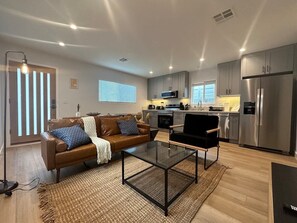 Een televisie en een kantoor