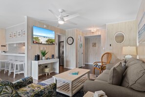 Living area - Floral Villa Unit E-19 (Surfside Beach)