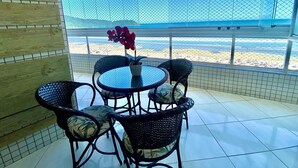 Luxury Apartment | Dining - Residencial Las Brisas (Praia Grande)