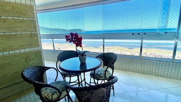 Luxury Apartment | Dining