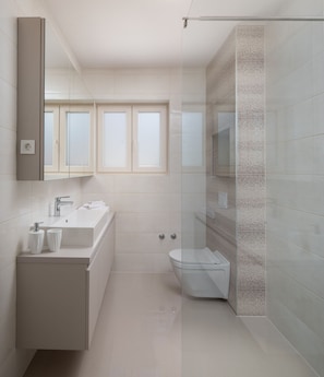Shower, towels