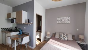 1 chambre, fer et planche Ă repasser, Wi-Fi gratuit, draps fournis