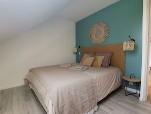 2 habitaciones, escritorio, tabla de planchar con plancha y wifi gratis 