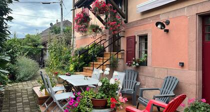 35m² air-conditioned apartment for 2 travelers with a completely private entrance.