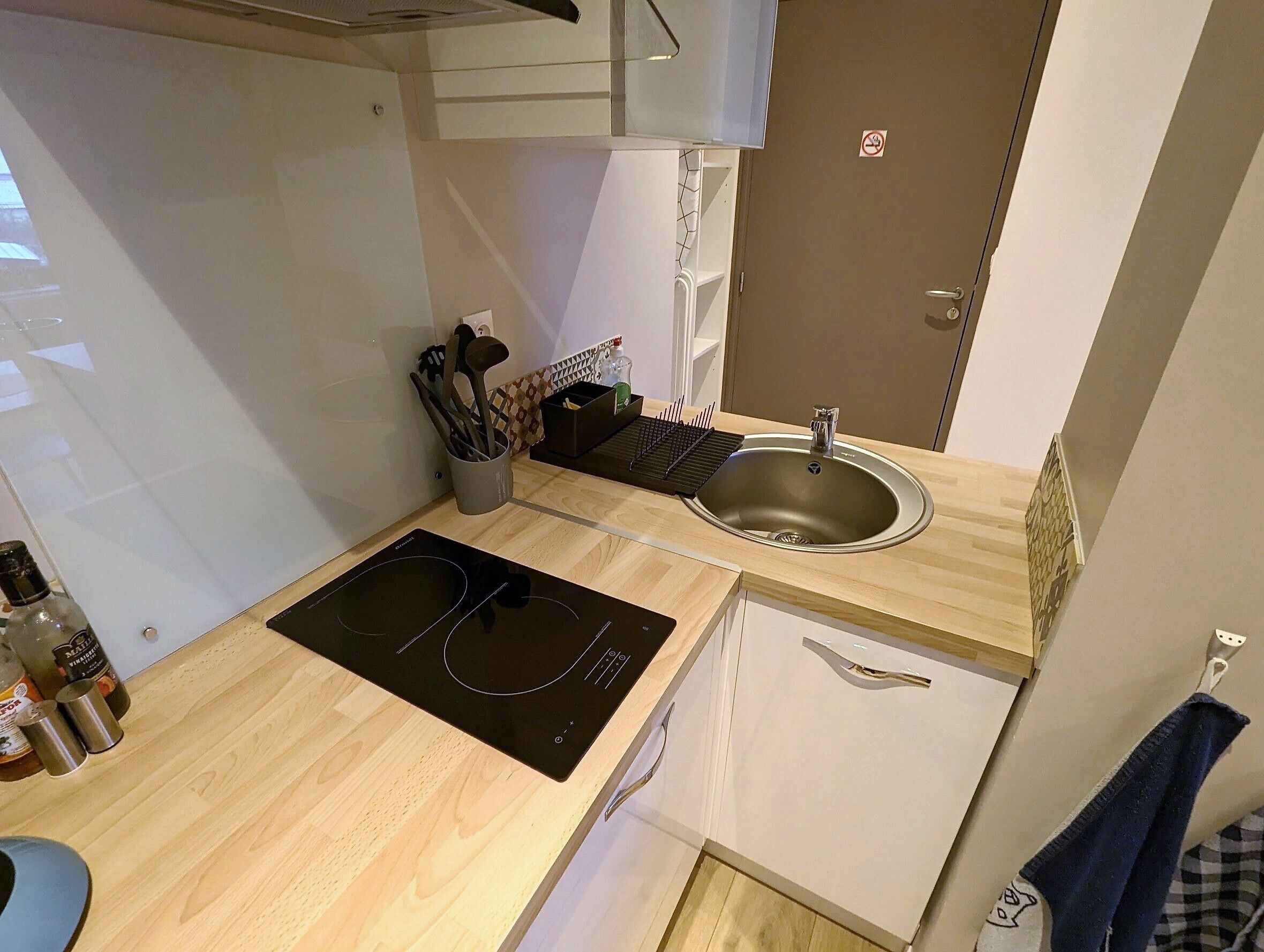 Frigorífic, microones, forn i cafetera i tetera 