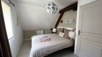 2 bedrooms, iron/ironing board, travel crib, free WiFi