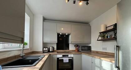 2 Bed Near Shrewsbury Hospital