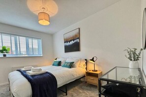 2 habitaciones, tabla de planchar con plancha y wifi gratis 
