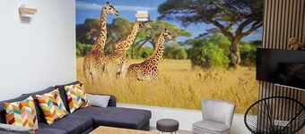 Riverside Retreat: Cozy 3BR Home, Near Zoo, Stunning Views, Free WiFi, Parking & More!