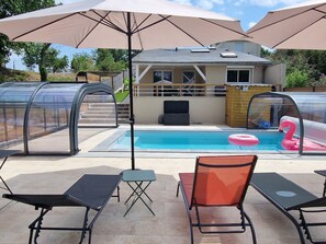 Pool - Riverside Retreat: Cozy 3BR Home, Near Zoo, Stunning Views, Free WiFi, Parking & More! (La Flèche)