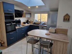 ثلاجة، ميكروويف، فرن، غسالة أطباق