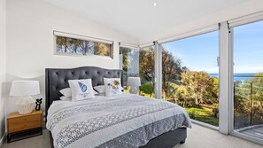 4 bedrooms, iron/ironing board, bed sheets