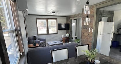 Cozy remodelled house minutes away from hiking trails and Chaleur Bay