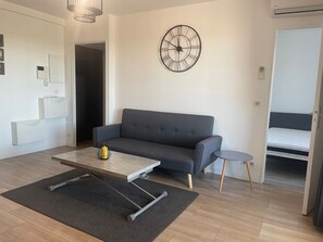 TV - 2-Bedroom Apartment in Argelès-sur-Mer with Parking and Air Conditioning (Argelès-sur-Mer)