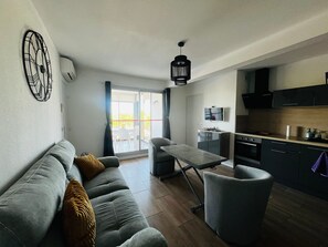 TV - 2-Bedroom Apartment in Argelès-sur-Mer with Parking and Air Conditioning (Argelès-sur-Mer)