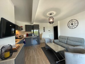 TV - 2-Bedroom Apartment in Argelès-sur-Mer with Parking and Air Conditioning (Argelès-sur-Mer)