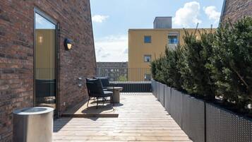 Large Studio, Kitchen, Terrace | Balcony