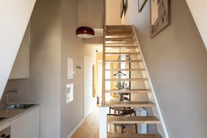 Maisonnette, balkon | Luxe beddengoed, een kluis op de kamer, individueel gedecoreerd