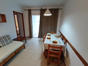 Dining - Family apartment in Blanes with pool and terrace (Blanes)