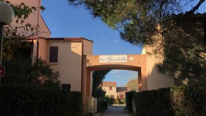 Exterior - Charming 2-Room Pavilion with Loft, Garden, and Parking, 500m from the Beach (Argelès-sur-Mer)