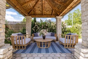 Terrace/patio - Family Retreat House Begonija with Pool and BBQ (Marici)