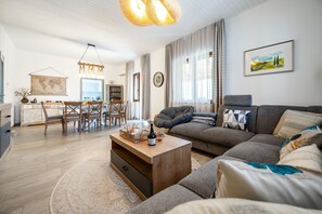 TV, ping pong - Family Retreat House Begonija with Pool and BBQ (Marici)