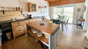 Interior - Cozy Renovated Home with Large Garden, Pergola, and WiFi - Near Beach, Sleeps 5 (Bretignolles-sur-Mer)