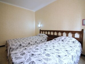 1 bedroom - One-Bedroom Apartment in Central Santa Margarita, Close to Beach (Roses)