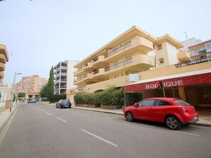 Exterior - One-Bedroom Apartment in Central Santa Margarita, Close to Beach (Roses)